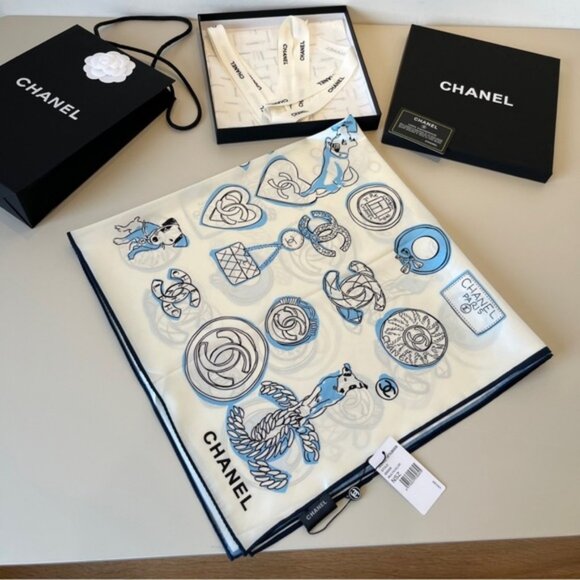 Chic Chanel CC Motif and Logo Scarf - Picture 2 of 7